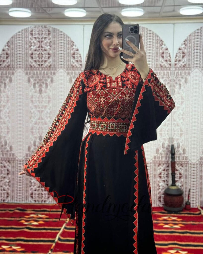 Palestinian Tatreez dress embroidered Thobe 8